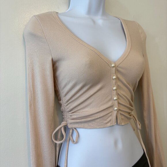 Princess Polly Beige Long Sleeve Ruched Side Button Shirt Womens Size 2 - Picture 2 of 9